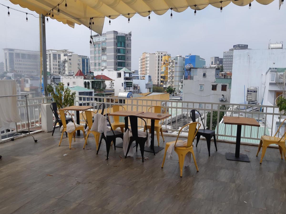 Yelo Hostel & Cafe Thành Pho Ho Chí Minh Esterno foto